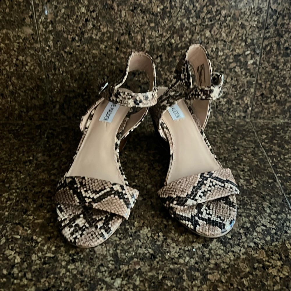 Steve Madden Graze Wedge Sandal Tan Snake - NWT